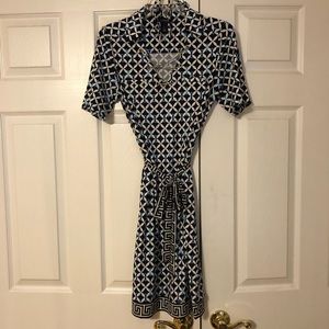 White House black market dress. Size small. Geometric design.